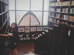 -钟书阁(松江泰晤士小镇店)