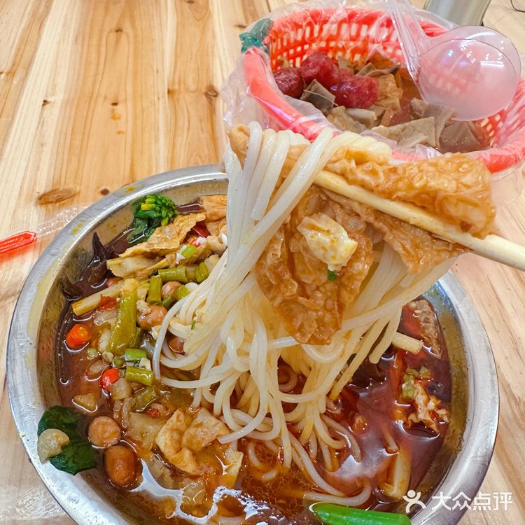 停车场螺蛳粉🍜