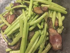 藜蒿炒腊肉-莲餐厅·湖北菜·潜江小龙虾店(愚园路店)