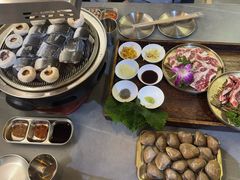 -围炉肉舍•炭烤活鳗•丹东海鲜烤肉(步行街店)