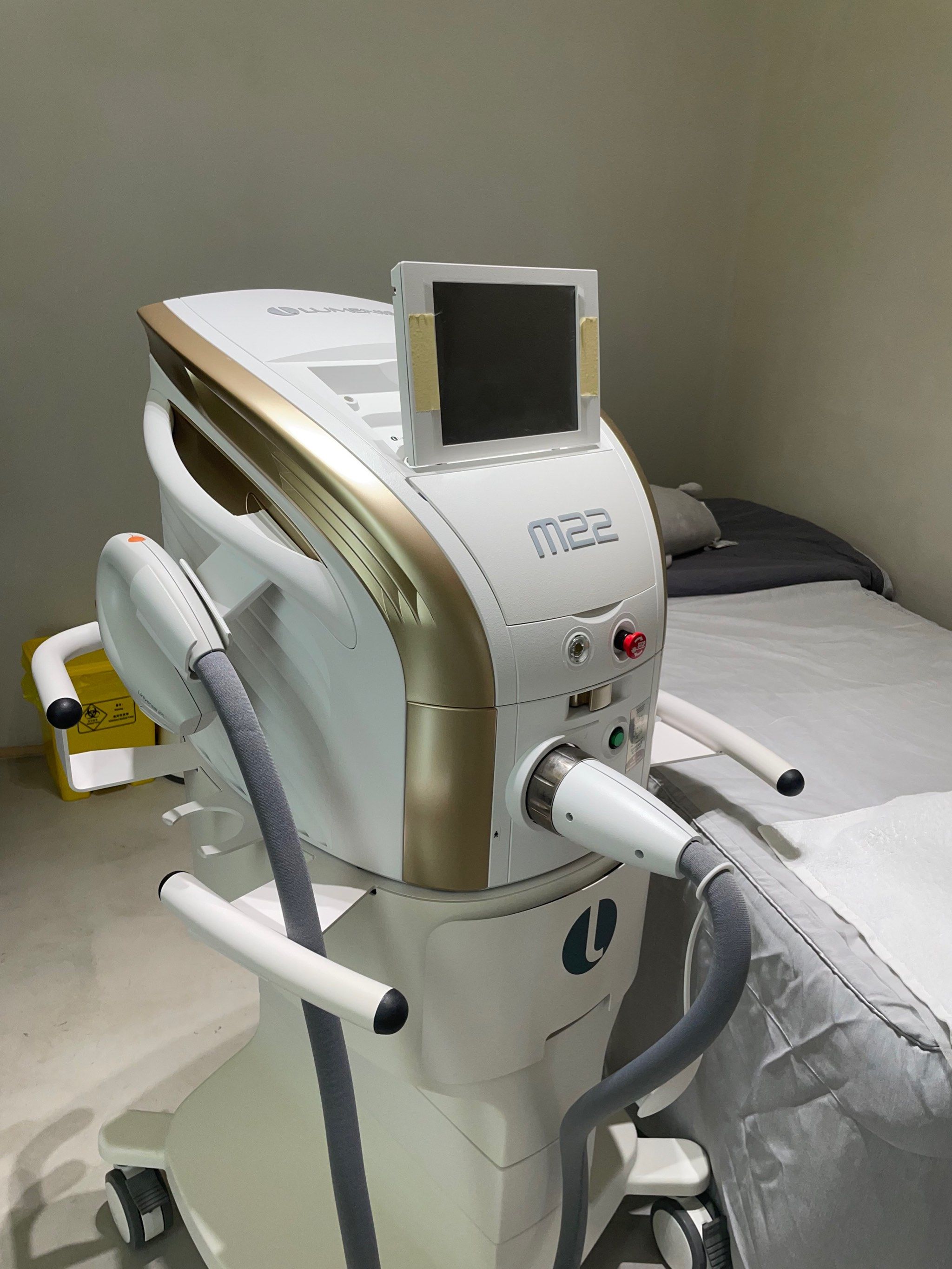 太酷了,院内还有很多其他激光射频类高级仪器,平时也有定期做舒敏修复