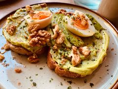 牛油果煮蛋吐司-RAC BAR(安福路店)