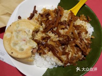 车轮饼3元，里面是玉米和火腿肠，还不错