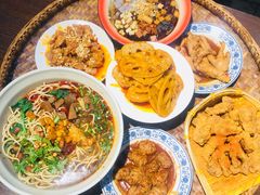 -爆炸头阿姨小四川正宗川味小吃(无任何分店)
