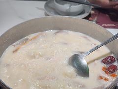 -洪氏嗨捞·广东猪肚鸡·椰子鸡火锅(西咸万象城店)