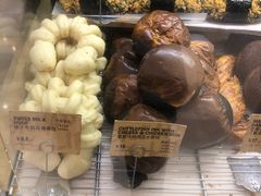 墨鱼汁鸡肉芝士面包-PAPER STONE BAKERY(天环店)