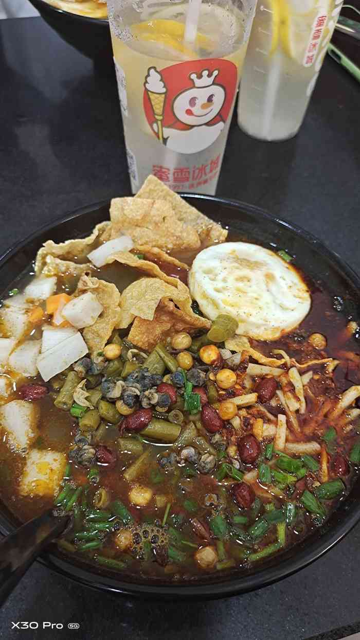 丽米螺蛳粉(周浦店)-"下雨天7415又来吃螺蛳粉了 在小上海一条街.