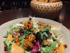 烤菠萝色拉-Golden Lily河内巴黎法越料理餐厅(建国西路店)