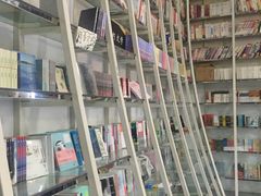 -钟书阁(松江泰晤士小镇店)