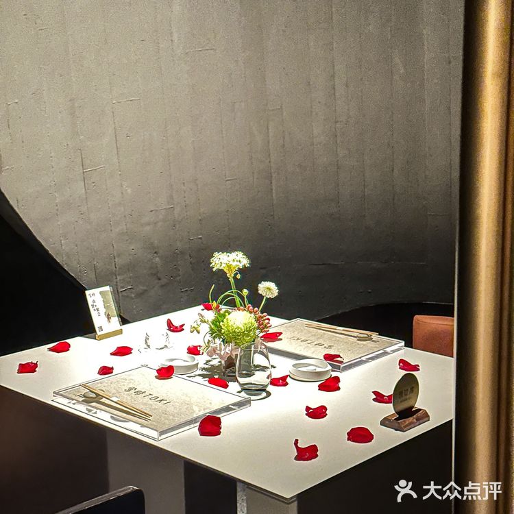 这家粉色系料理简直是为女神月准备哒！