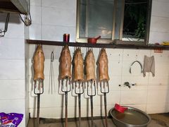 -黄记四更烤乳猪店