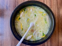 -维笙望湖·天膳源蒙自过桥米线