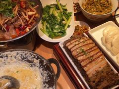 -帅巴人舅母子腊蹄民俗村