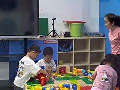 -美吉姆国际儿童发展中心(红谷滩绿地缤纷城中心)