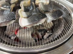 -围炉肉舍•炭烤活鳗•丹东海鲜烤肉(步行街店)