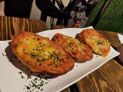 -layback cafe & bar