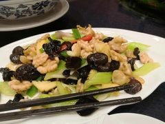 鲜核桃炒翡翠虾球-麒麟中餐厅·经典粤菜·地道菜式老字号(广州长隆酒店)