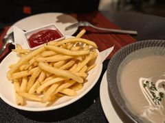 香脆薯条-WOLFGANG PUCK KITCHEN & BAR(迪士尼小镇店)