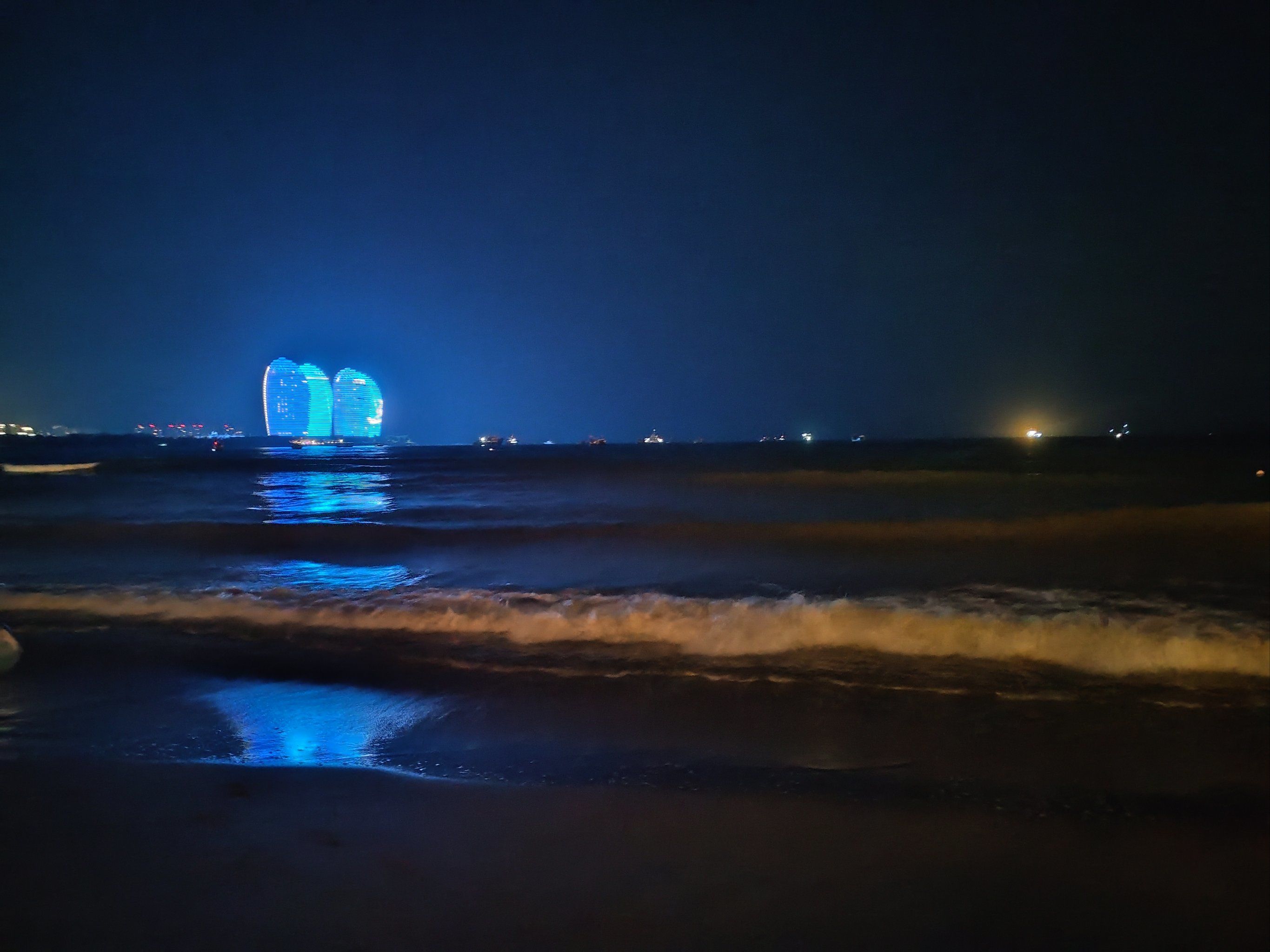 夜晚沙滩,烟花美到窒息