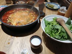 -野山舂·贵州现舂酸汤火锅(鸿通城店)