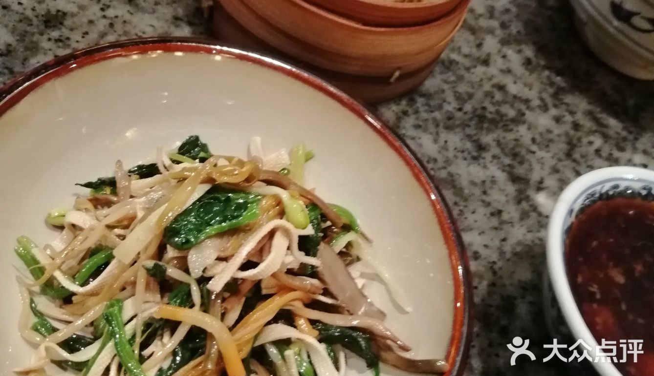用完餐走出来，门口已不少等位估计是慕名而来的