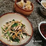 用完餐走出来，门口已不少等位估计是慕名而来的