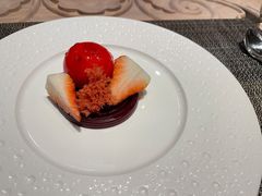 山楂草莓如意球-莫干山开元森泊·云顶餐厅