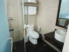 -汉庭优佳(上海娄山关路地铁站店)