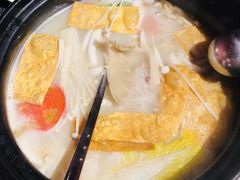-大匠工房古船木艺术餐厅·猪肚鸡专门店(长白仙岛店)