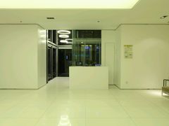 -卡罗酒店(东门晒布地铁站店)