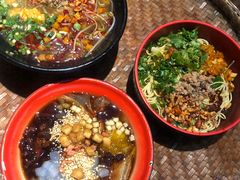 -爆炸头阿姨小四川正宗川味小吃(无任何分店)