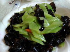 -鑫巴蜀小镇 · 水煮鱼专研店(玉桥店)