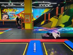 -爱蹦iBOON蹦床运动馆(江汉店)
