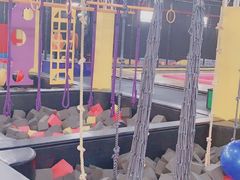 -嘿哟动霸CHUA·新潮玩运动娱乐中心·蹦床滑冰团建乐园