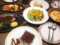 提拉米苏蛋糕配香草冰激凌-萨莉亚意式餐厅(杭州滨江天街店)