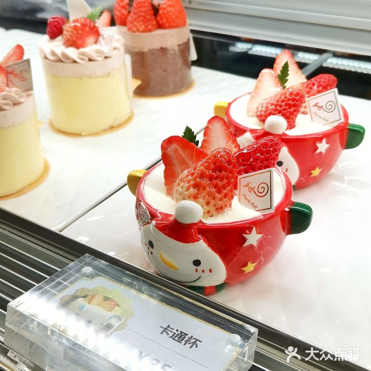 玫瑰见证爱情，纯动物奶油见证品质，这款情人节蛋糕太🉑️了！