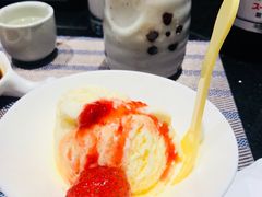 草莓冰淇淋-大渔铁板烧(大悦城店)