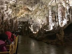 -波斯托伊纳溶洞