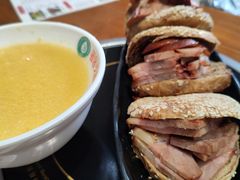 -老天桥酱肉烧饼夹肘子(天桥店)