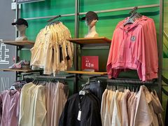 -百年港湾奥特莱斯(香炉礁店)