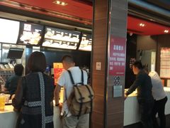 等位区-麦当劳(宁波火车高铁站店)