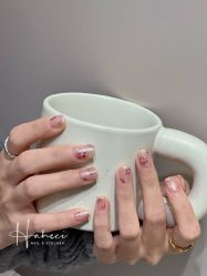 -花岐款式专研健康美甲沙龙