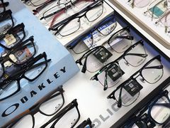 -美式眼镜·授权蔡司.依视路.尼康.豪雅.明月(人民广场店)