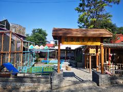 -百里峡七彩艺术小镇