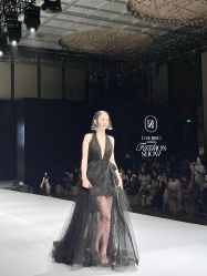 -Renee芮亦婚纱(原丽莎)
