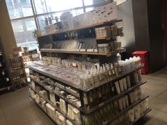 -名创优品(北京新中关购物中心地铁层店)