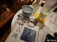 -彳亍咖啡·这里(水湾路店)