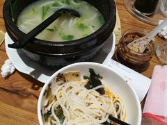 -花馬肆.云南过桥米线(汉神购物广场现场熬汤店)