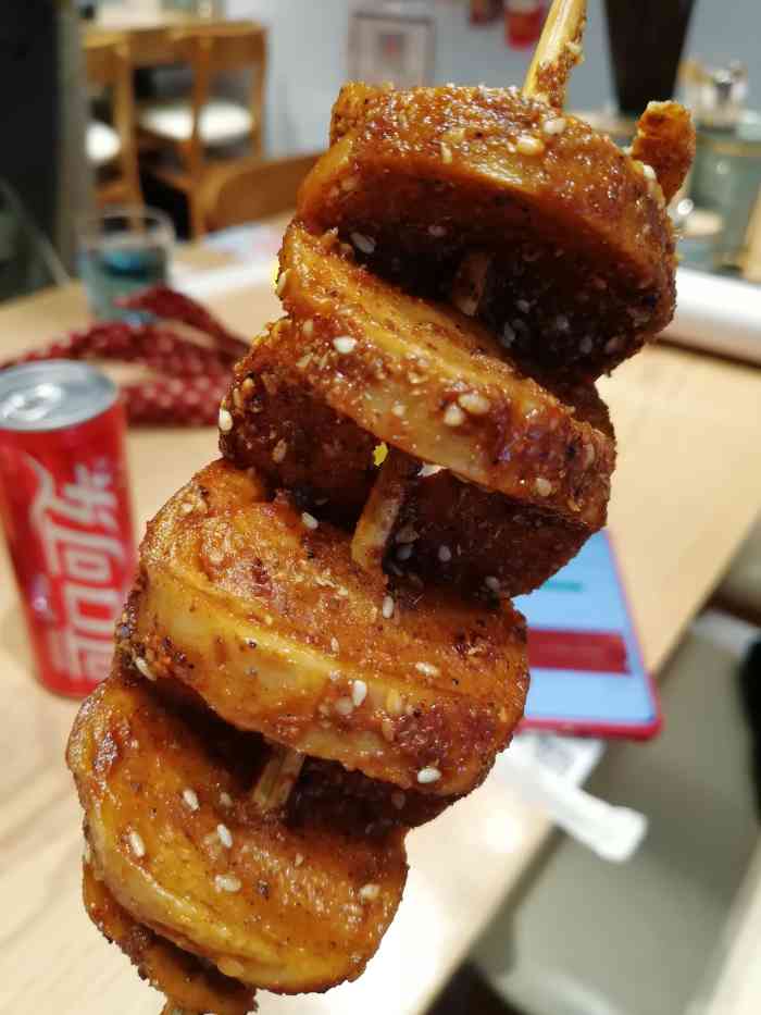 点了一个冒脑花儿,这里除了脑花,还有肠,烤鱿鱼,烤豆腐等等各种铁板