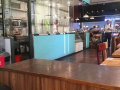 大堂-百事佳烧鸭牛腩(上海虹桥站店)